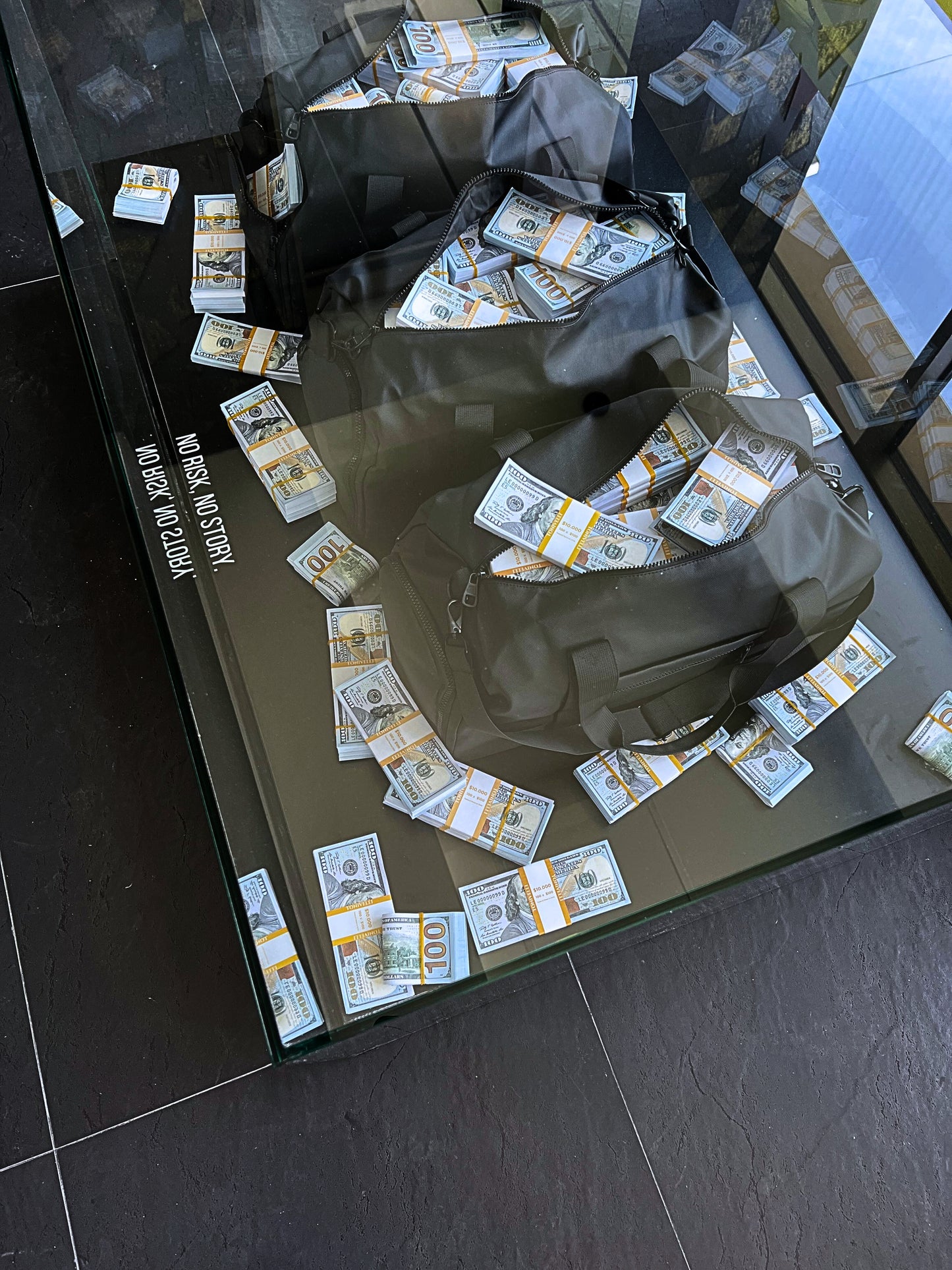 Masa de Cafea - Million Heist: Dollar Vibe