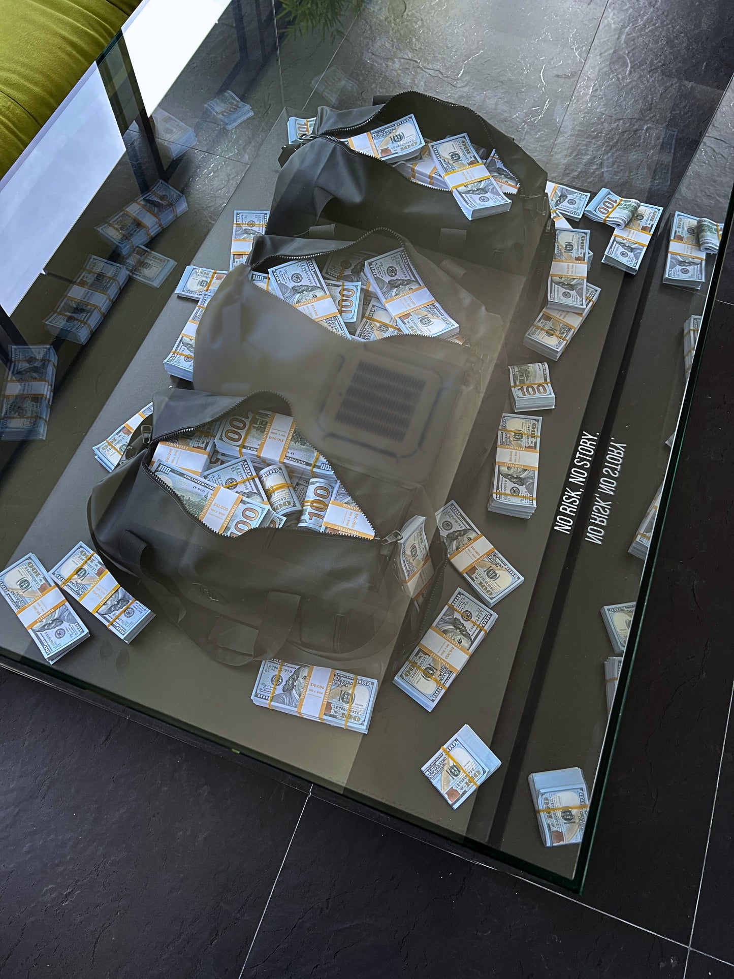 Masa de Cafea - Million Heist: Dollar Vibe