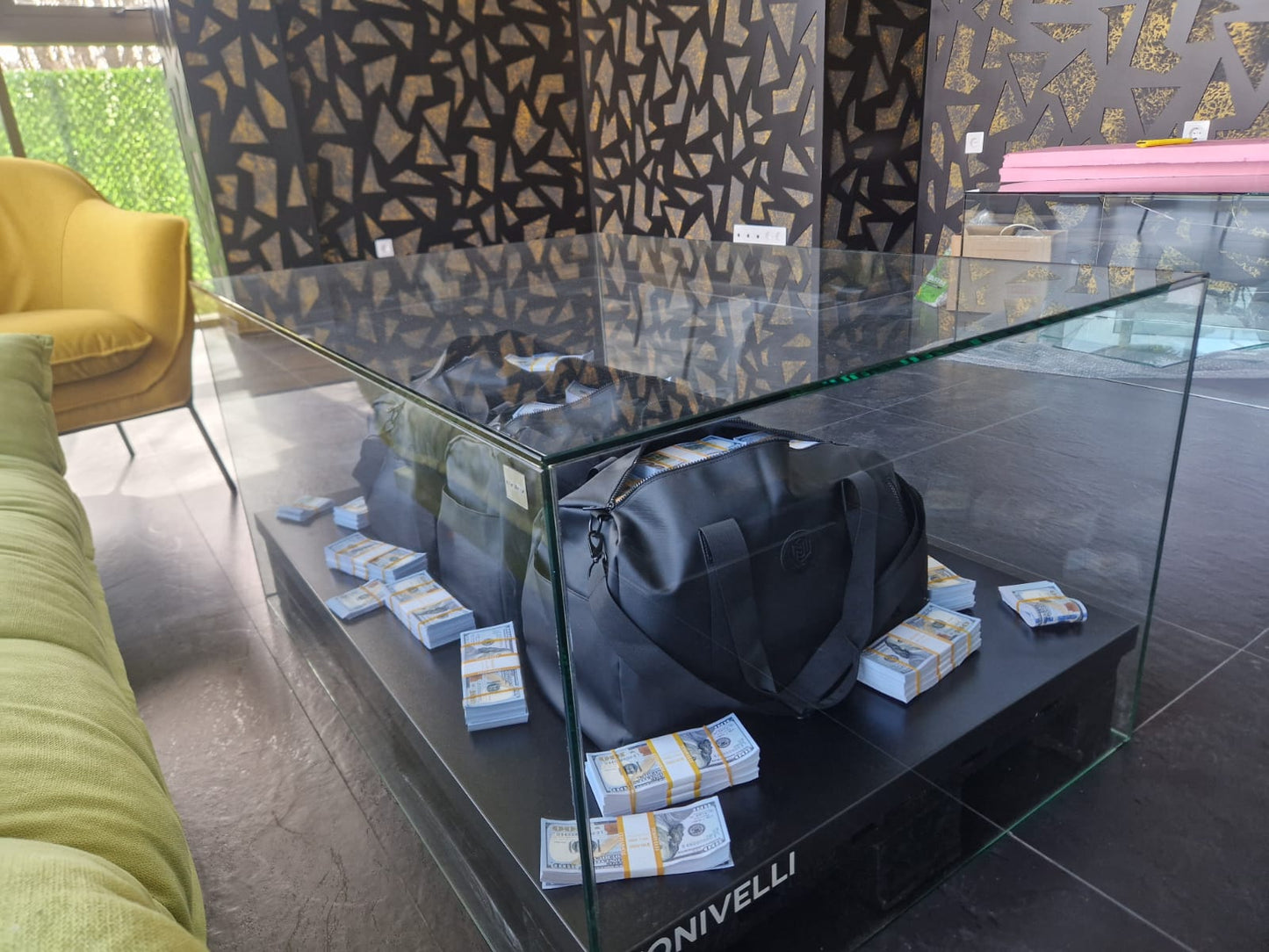 Masa de Cafea - Million Heist: Dollar Vibe